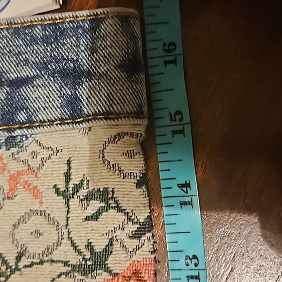EUC Women’s unique denim and tapestry button down two pocket jacket. - Picture 10 of 10